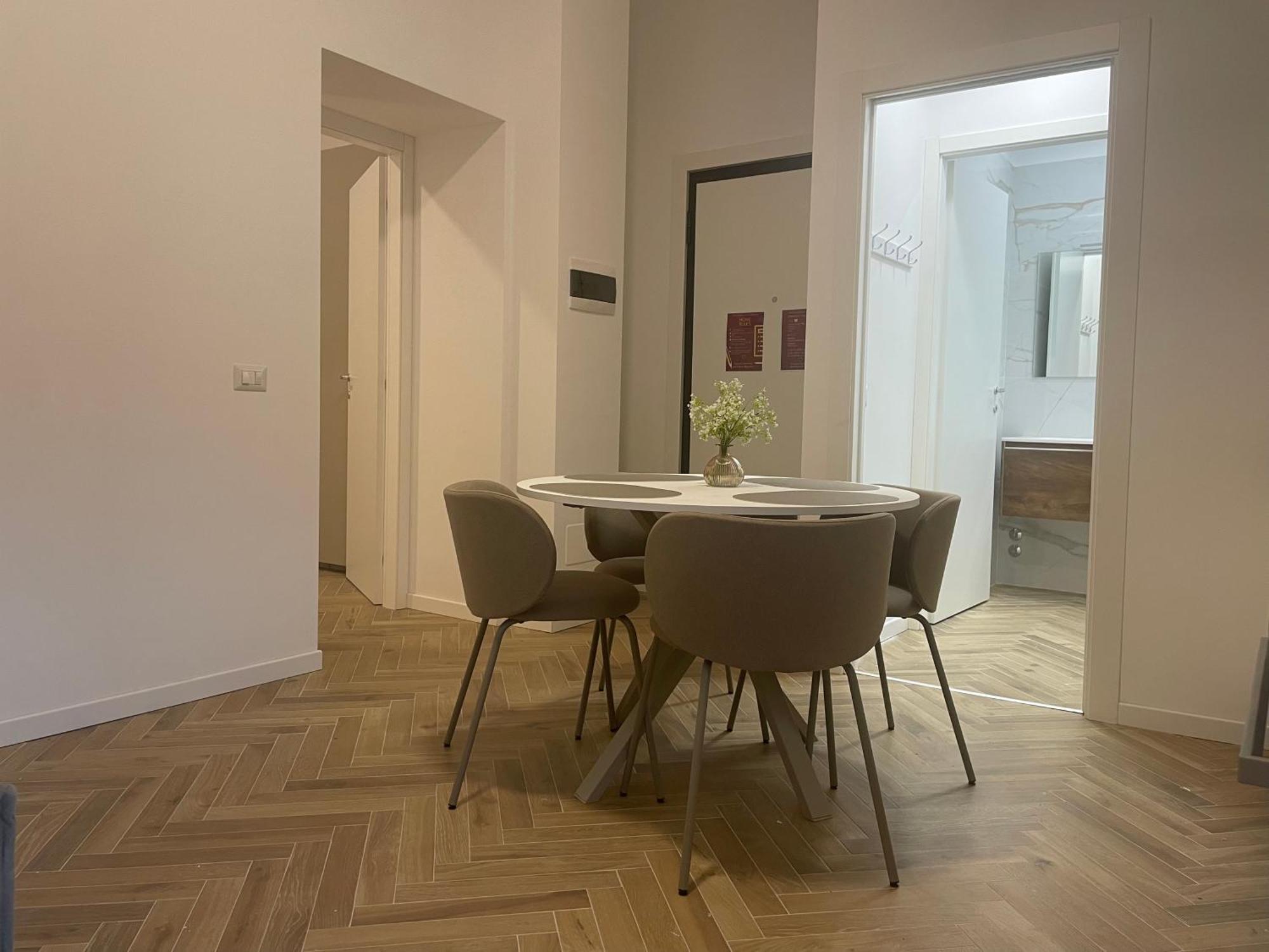 R&R Urban Chic Apartment แบร์กาโม ภายนอก รูปภาพ